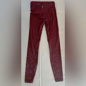 Lululemon wunder under leggings with velvet design